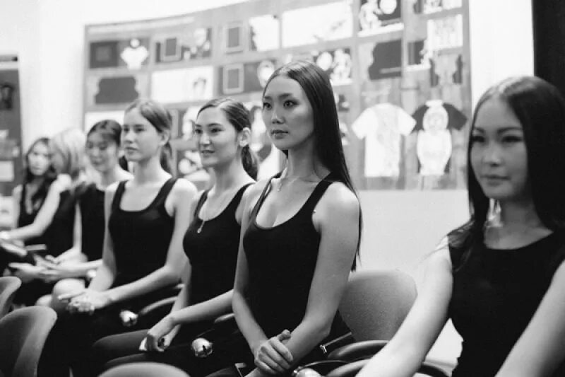 одежда на кастинг моделей. кастинг азии. одежда для кастинга. кастинг мисс нижний новгород 2018. фото девушки и парня представительной внешности для рекламы банка.