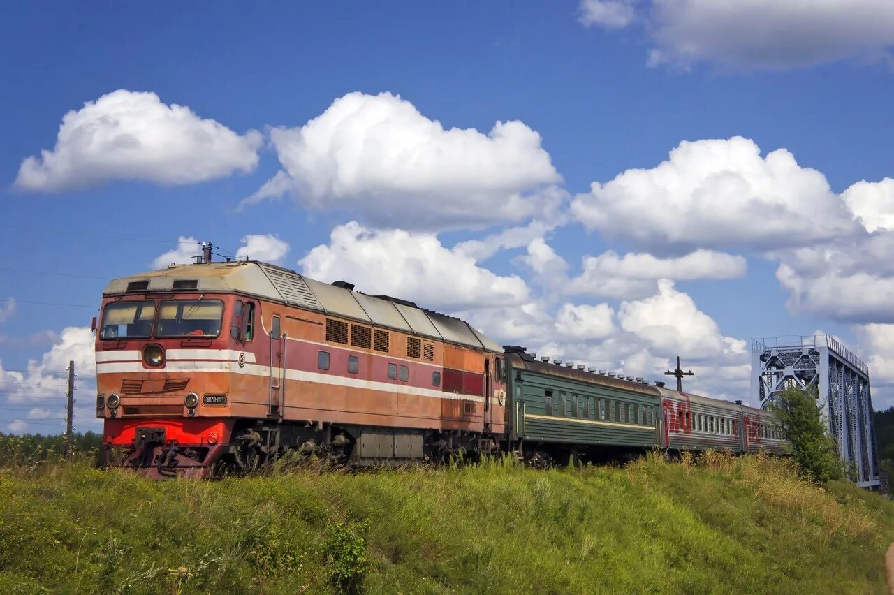 Поезд великие луки торопец. Тепловоз тэп70 Бологое. Тэп70 тепловоз. Тэп70 Великие Луки. Тэп70 0132.