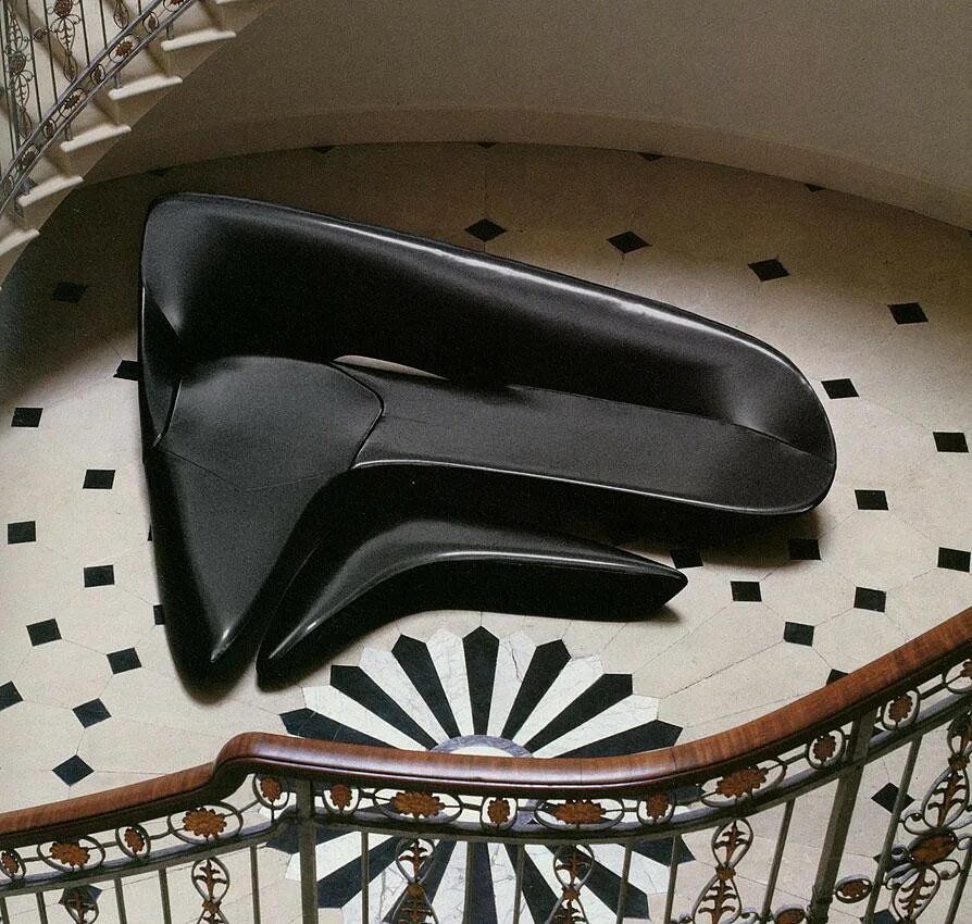 Moon system. Диван b&b Italia Moon System. Диван Заха Хадид Moon. Zaha Hadid Sofa. Zaha Hadid Design мебель.