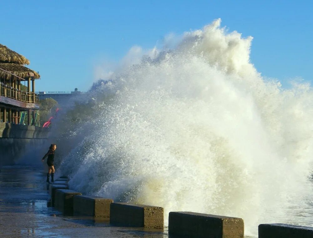 Море шторм сочи. Прогноз высоты волн адлер. Прогноз высоты волн адлер. Высота волны прорыва. Прогноз высоты волн адлер.