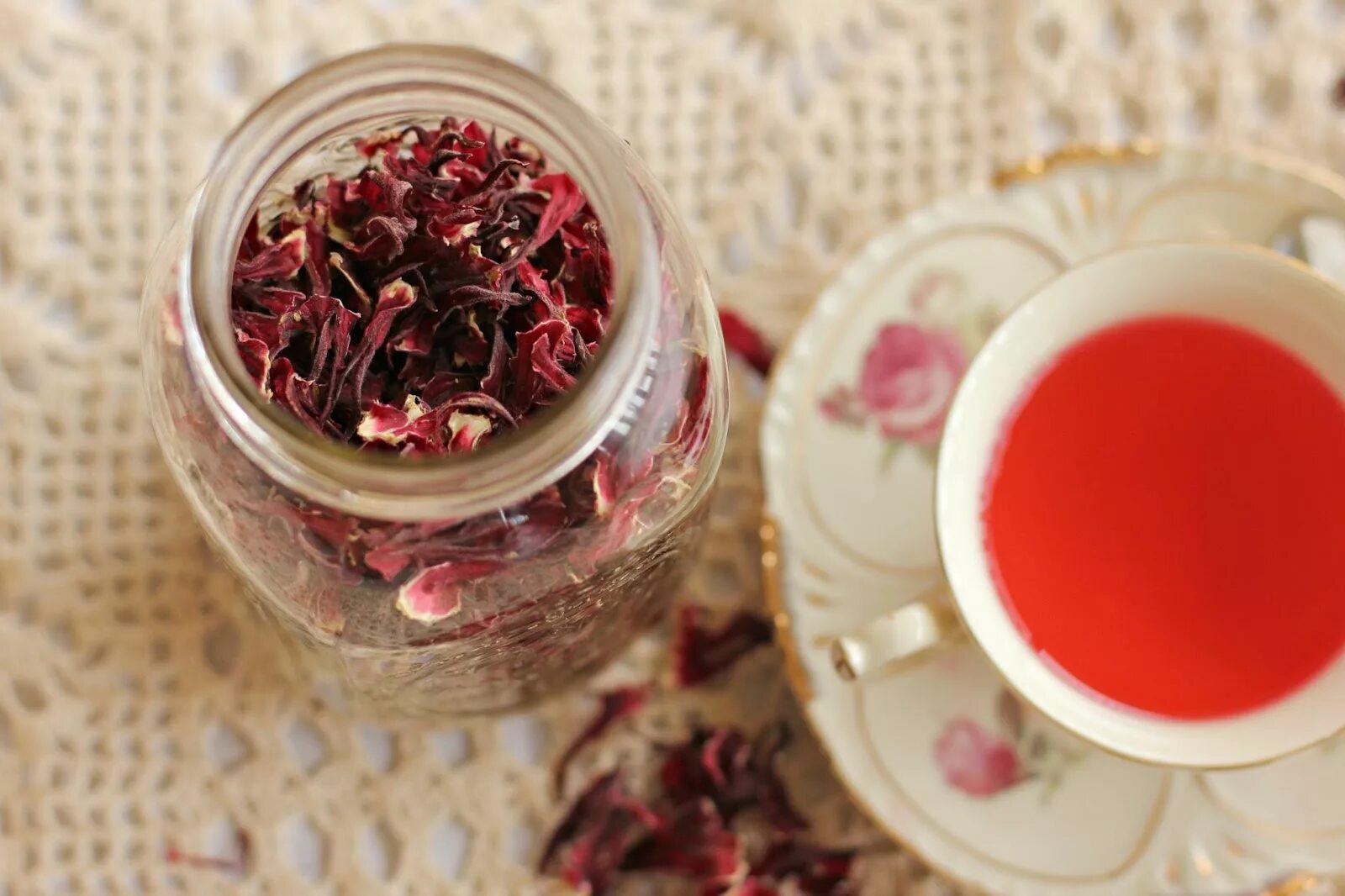 Каркаде польза и вред для здоровья. Чай каркаде чай. Чай каркаде заварка. Чай каркаде из Египта. Karkade Moxito.