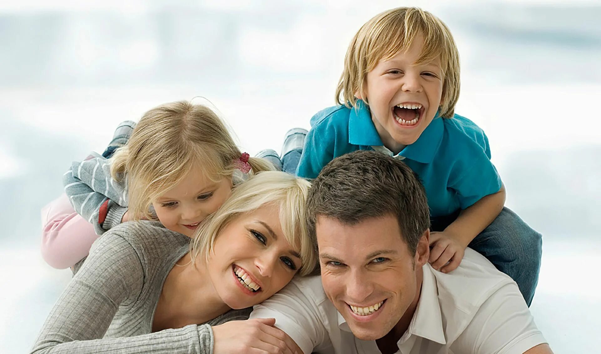 Семьи с детьми от 3 до 7 лет. Семья 7 лет. Среднестатистическая семья. Семья. Молодая семья.