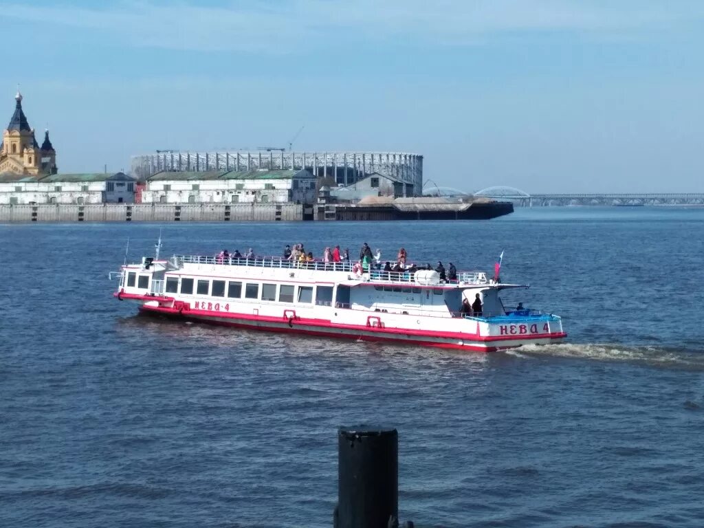 Прогулки на теплоходе в нижнем новгороде. Теплоход Нижний Новгород водоход. Прогулка на теплоходе Нижний Новгород. Теплоход Нижегородский Речной вокзал. Причал 6 Речной вокзал Нижний Новгород.