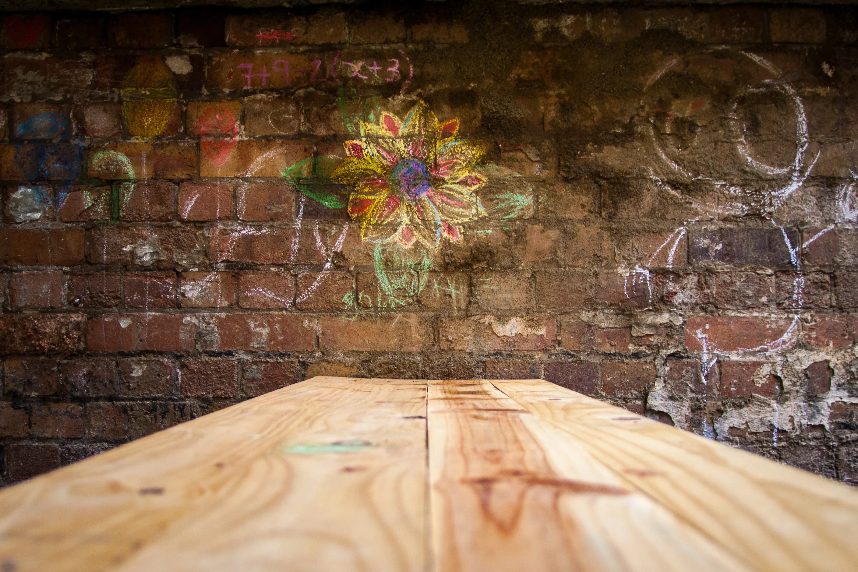 Деревянный стол гранж. Дерево гранж. Brown Wooden Table. Table background. Flower wood мм2