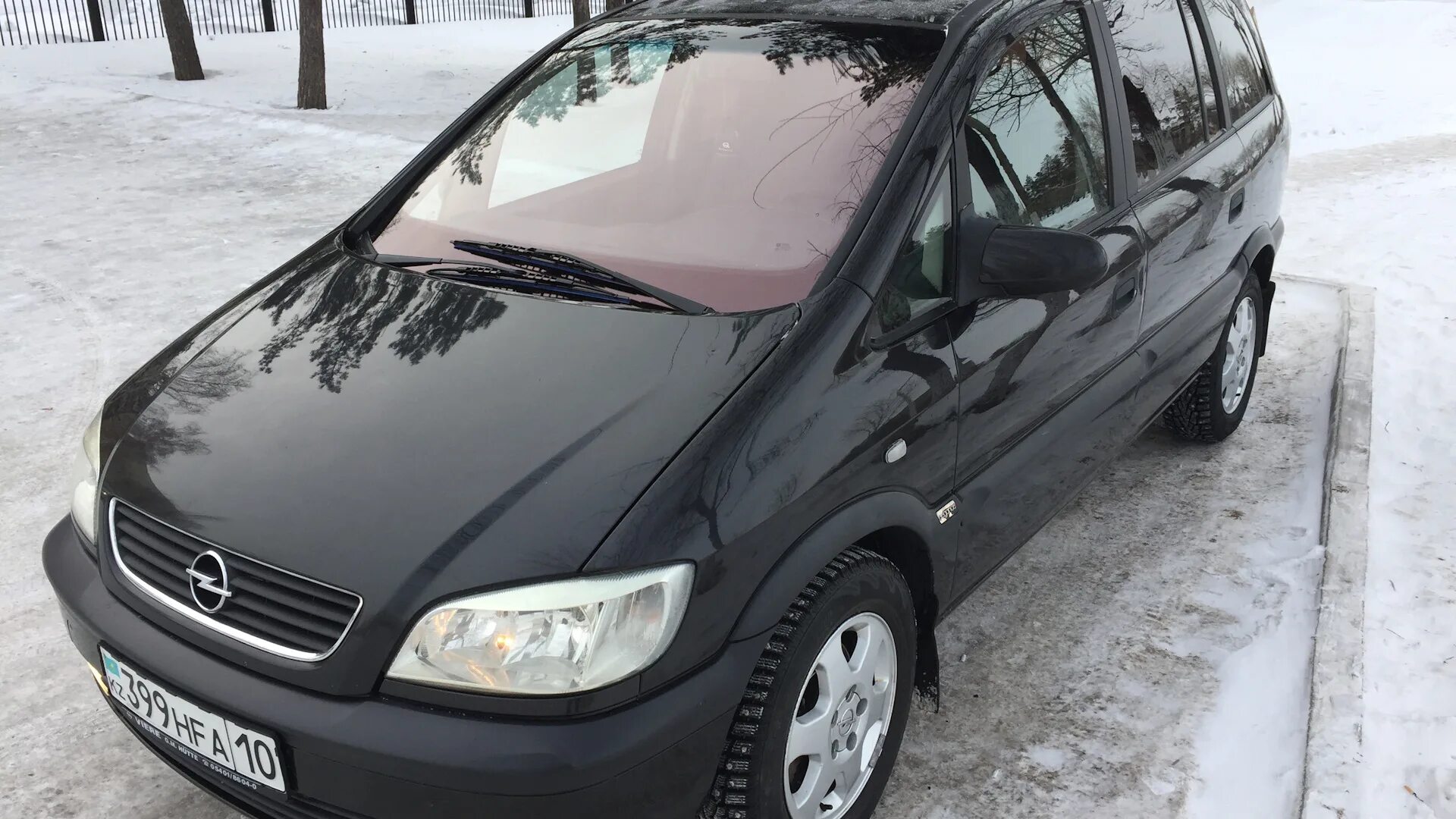 Куплю зафира 1.8 бензин. Opel Zafira черный. Опель Зафира 8 года черный. Opel Zafira Metallic. Опель Зафира темно зеленый.