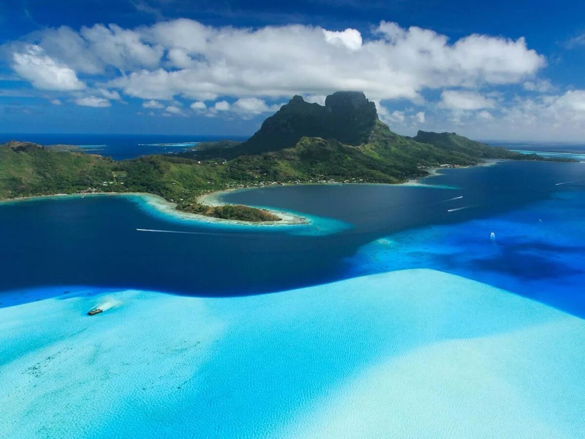 Фото красивого острова. Бора-Бора остров. Бора-Бора французская Полинезия. Таити остров Бора Бора. Остров Бора-Бора (Bora-Bora).