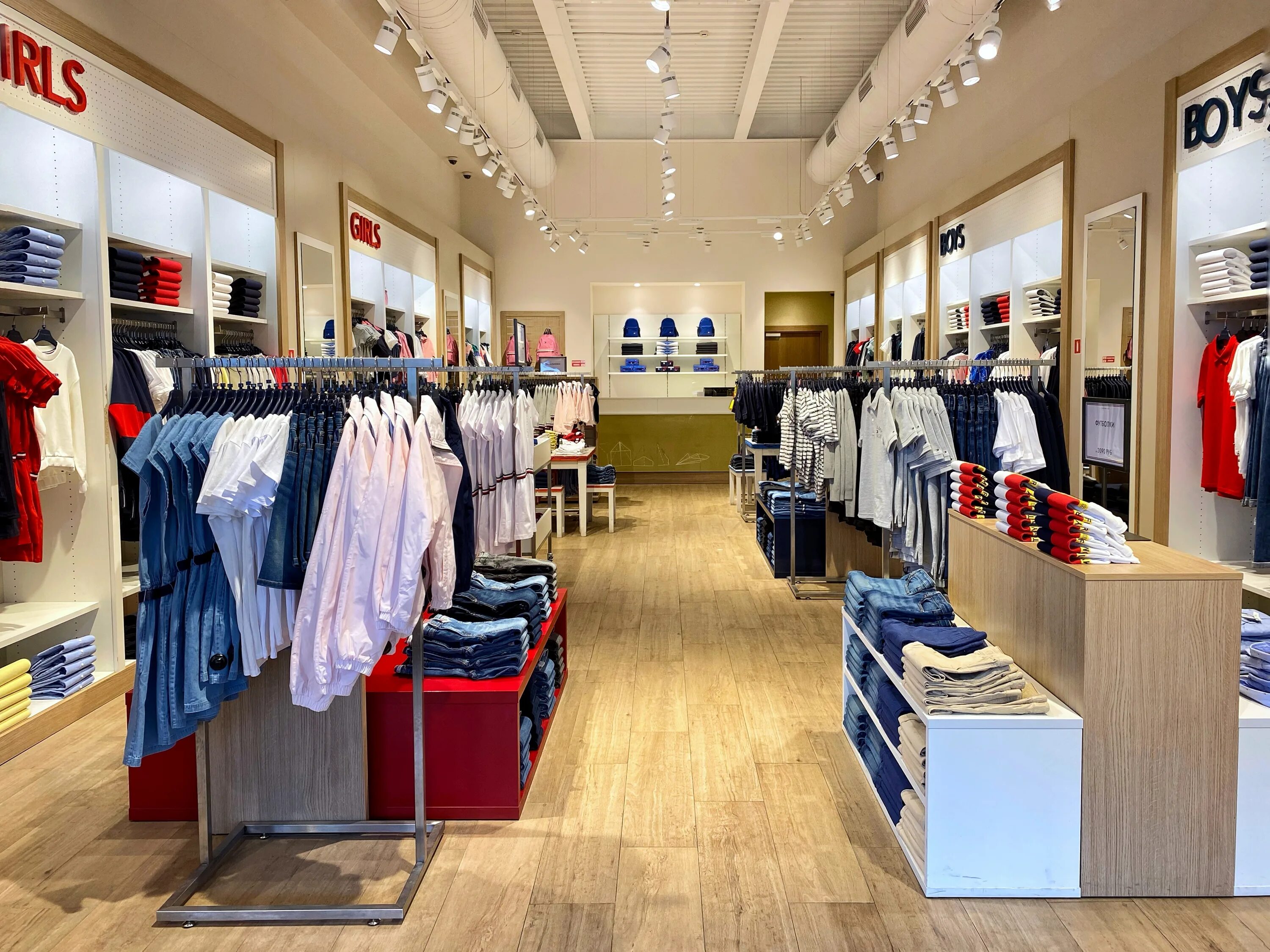 Outlet одежда. Tommy Hilfiger shop. Аутлет Томми Томми Хилфигер. Томми Хилфигер магазины СПБ. Москва аутлет Томми Хилфигер.