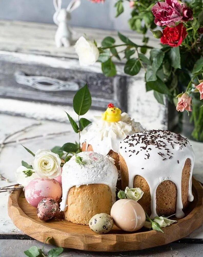 Куличи на Пасху. Пасхальный кулич декор. Кулич Easter Cake Пасхальный. Стильное украшение куличей.