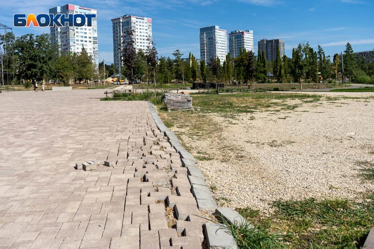 Волгоград 2000 год. Военный городок 77 Волгоград. Парк 50 лет октября Волгоград. Кировский район военный городок. Парк на 39 Гвардейской Волгоград.