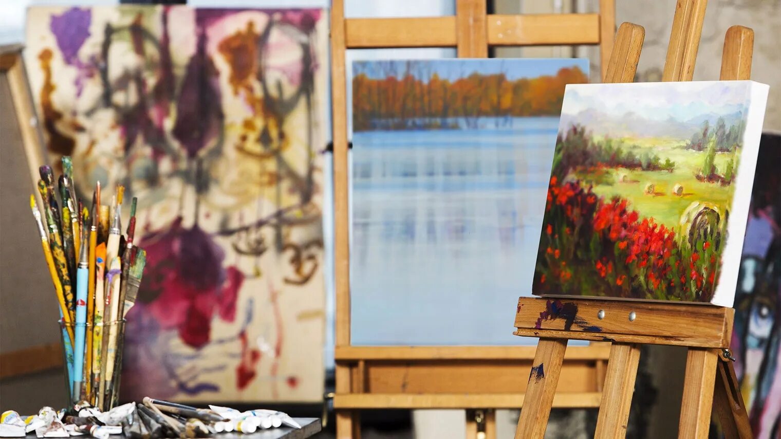 холст краски мольберт. холст краски мольберт. палитра художника. холст краски мольберт. мольберт и кисти.