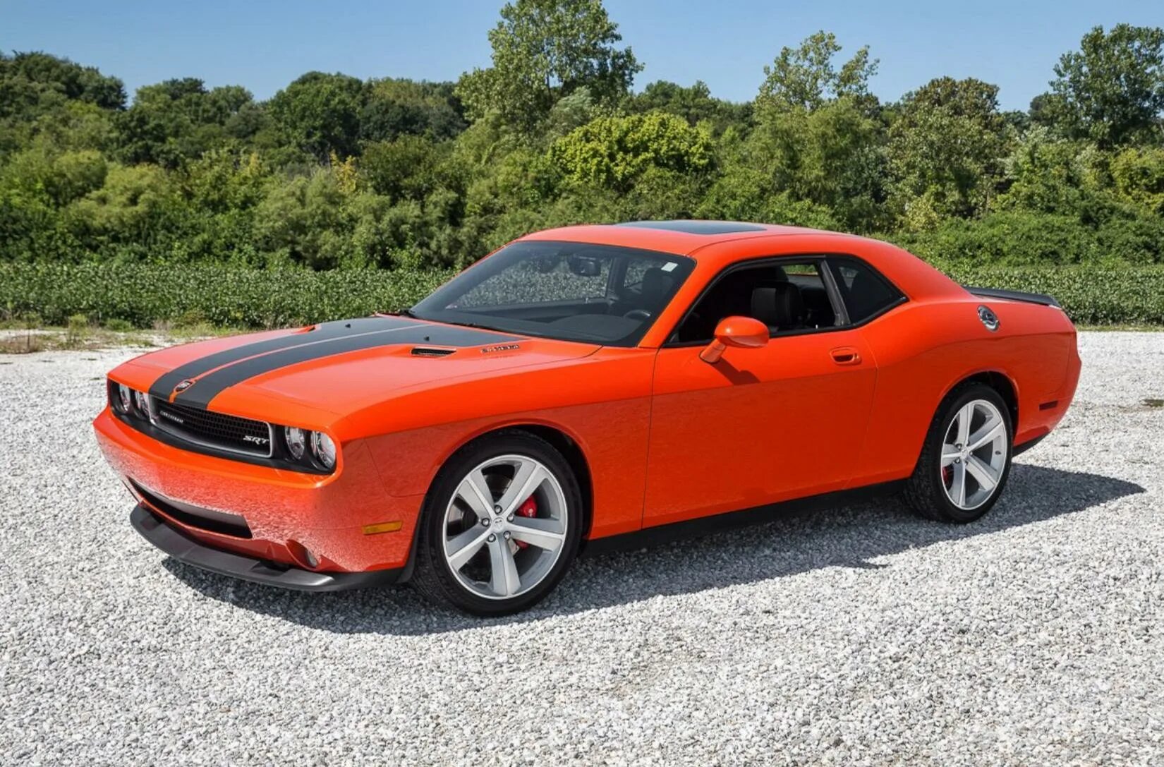 Додж 5 поколение. Dodge Challenger 2008. Додж Челленджер 2008. Dodge Challenger srt 2008. Dodge Challenger 2000.