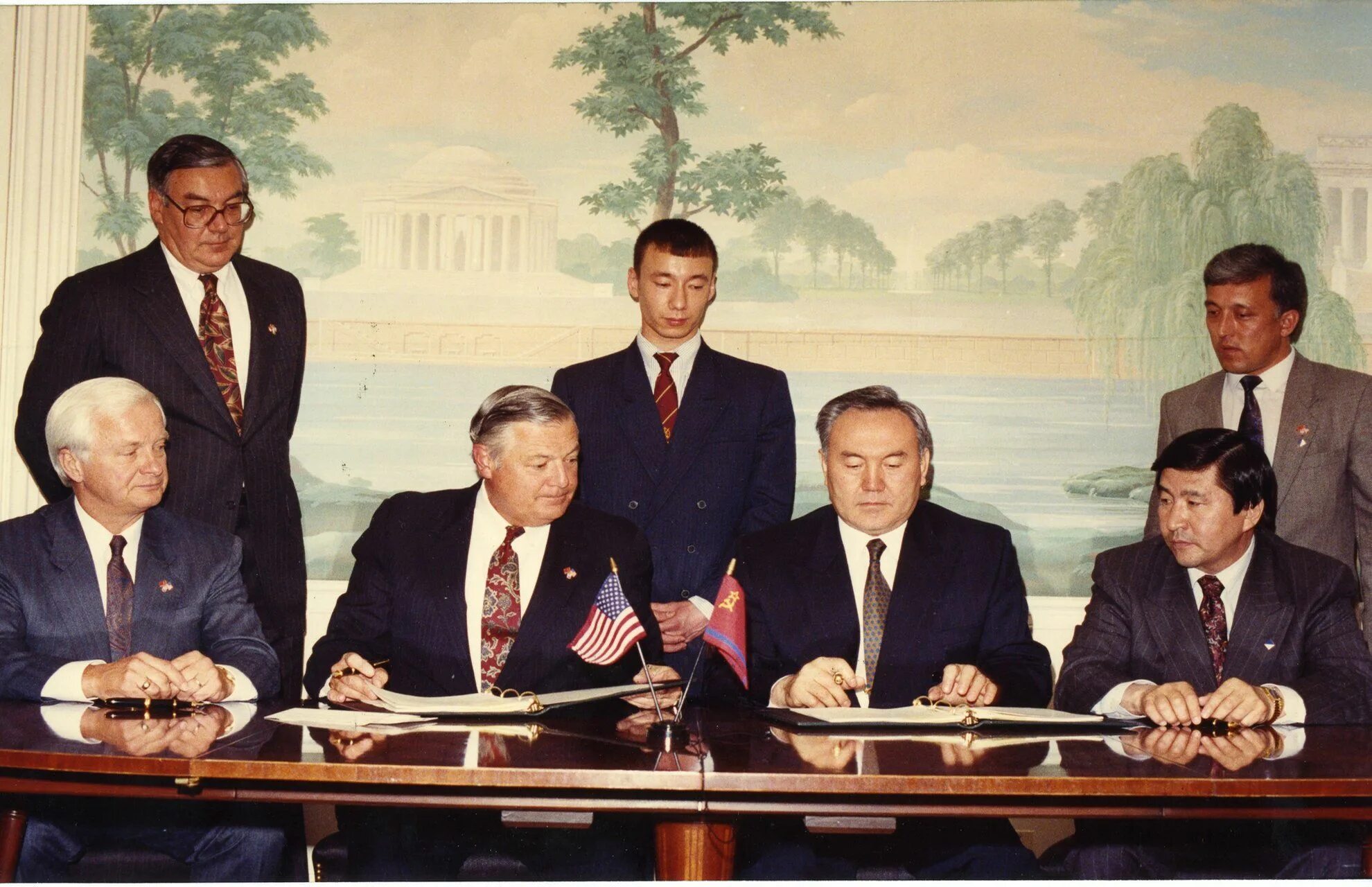 Году был подписан договор о. Году был подписан договор о. Договор о ликвидации ракет средней и меньшей дальности 1987. Московский договор 1963. Ельцин и кучма 1997.