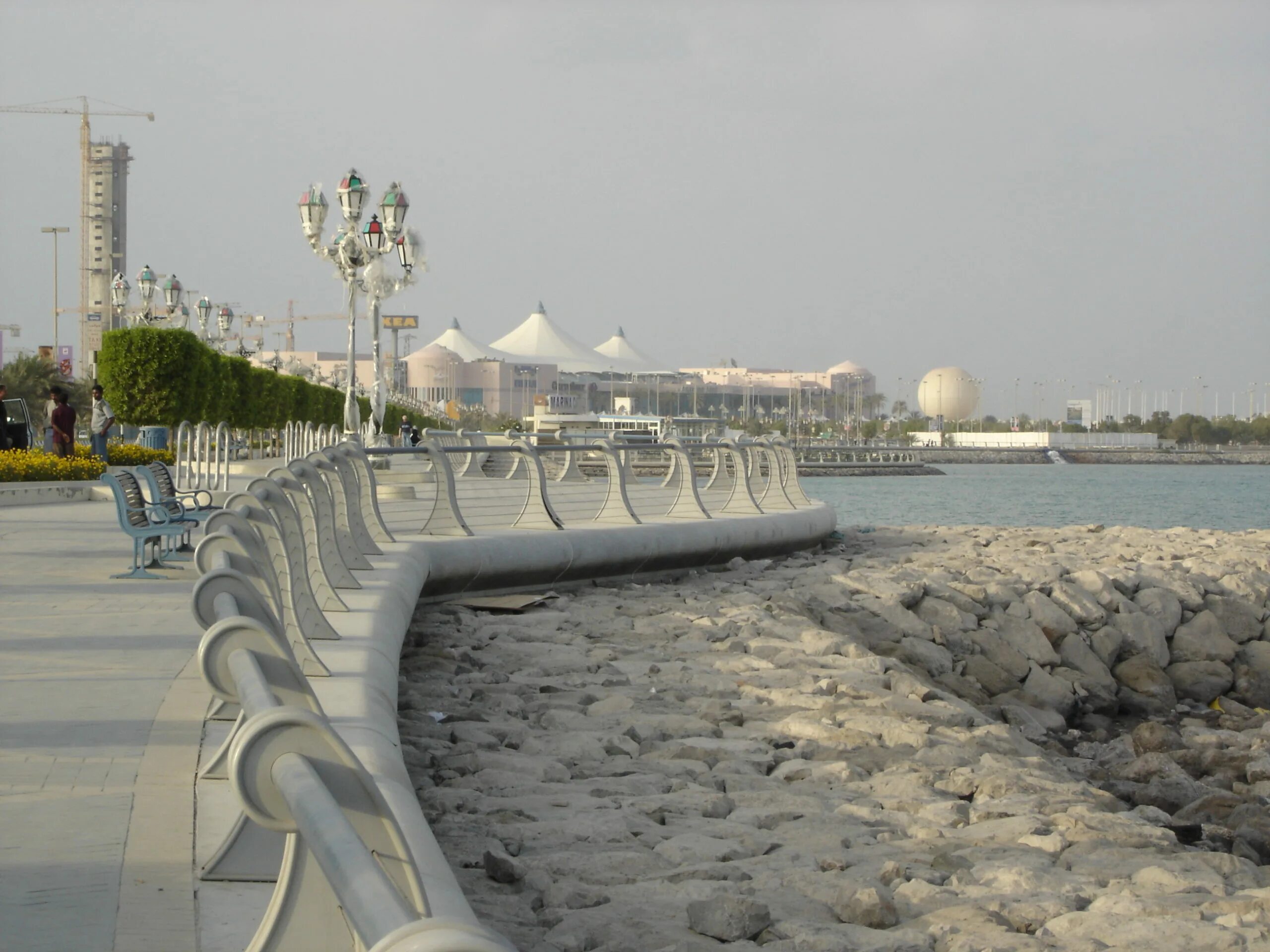 Корниш набережная абу. Набережная Corniche Абу Даби. Набережная Корниш в Абу-Даби. Абу Даби набережная парк. Набережная Корниш в Абу-Даби фото.