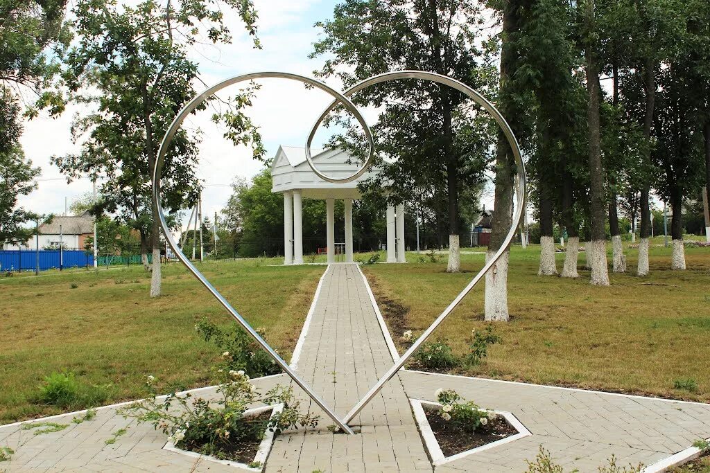 Поселок вейделевка белгородской. П вейделевка белгородская область. крейдянка вейделевка родник. центральный парк п вейделевка. криница вейделевка.