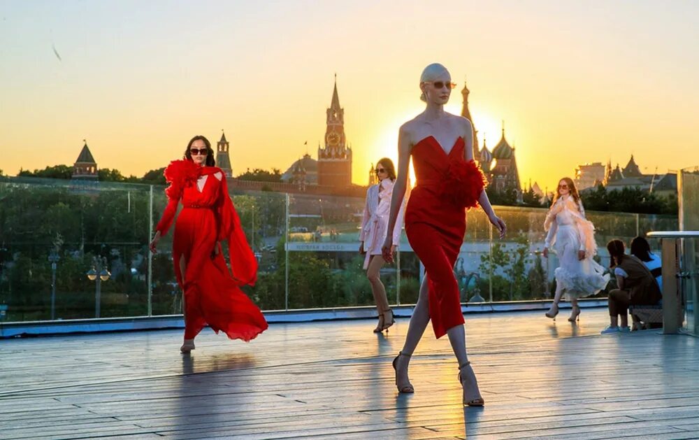Показ мод в москве. Московская неделя моды 2022 вднх. Фестиваль моды москва. Фестиваль моды москва. Неделя моды в москве 2024.