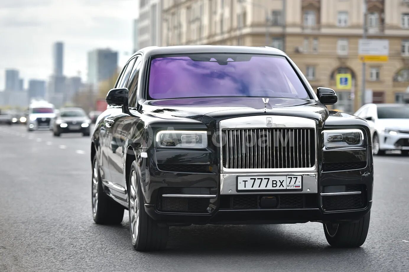 Роллс номер. Роллс Ройс 777 777. Rolls Royce 777 77. Rolls Royce Cullinan 777. Роллс Ройс джип АМР 77.