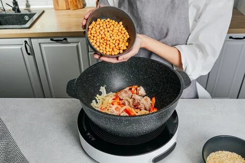 В плов кладут лавровый лист