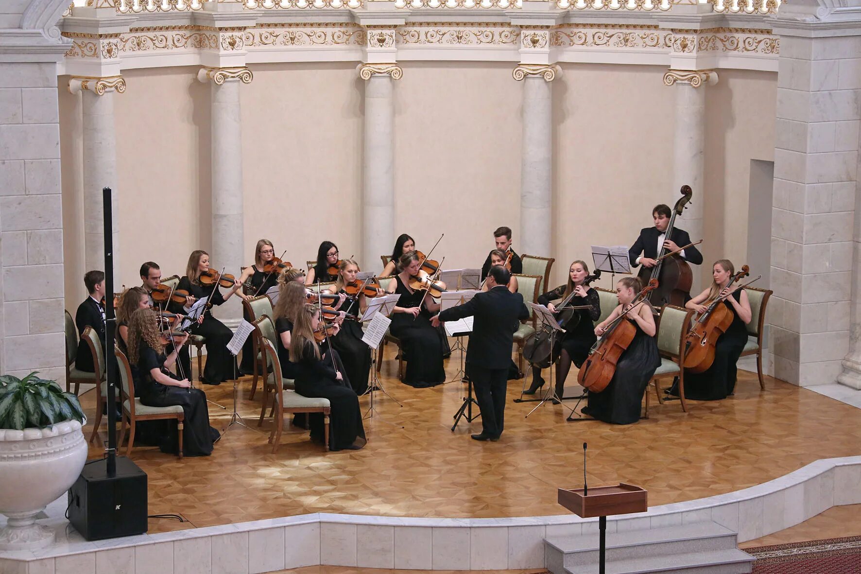 Оркестр 5 симфонии бетховена. Orchestra 5. Оркестр бетховена. Оркестр это коллектив музыкантов. Чикагский симфонический оркестр.