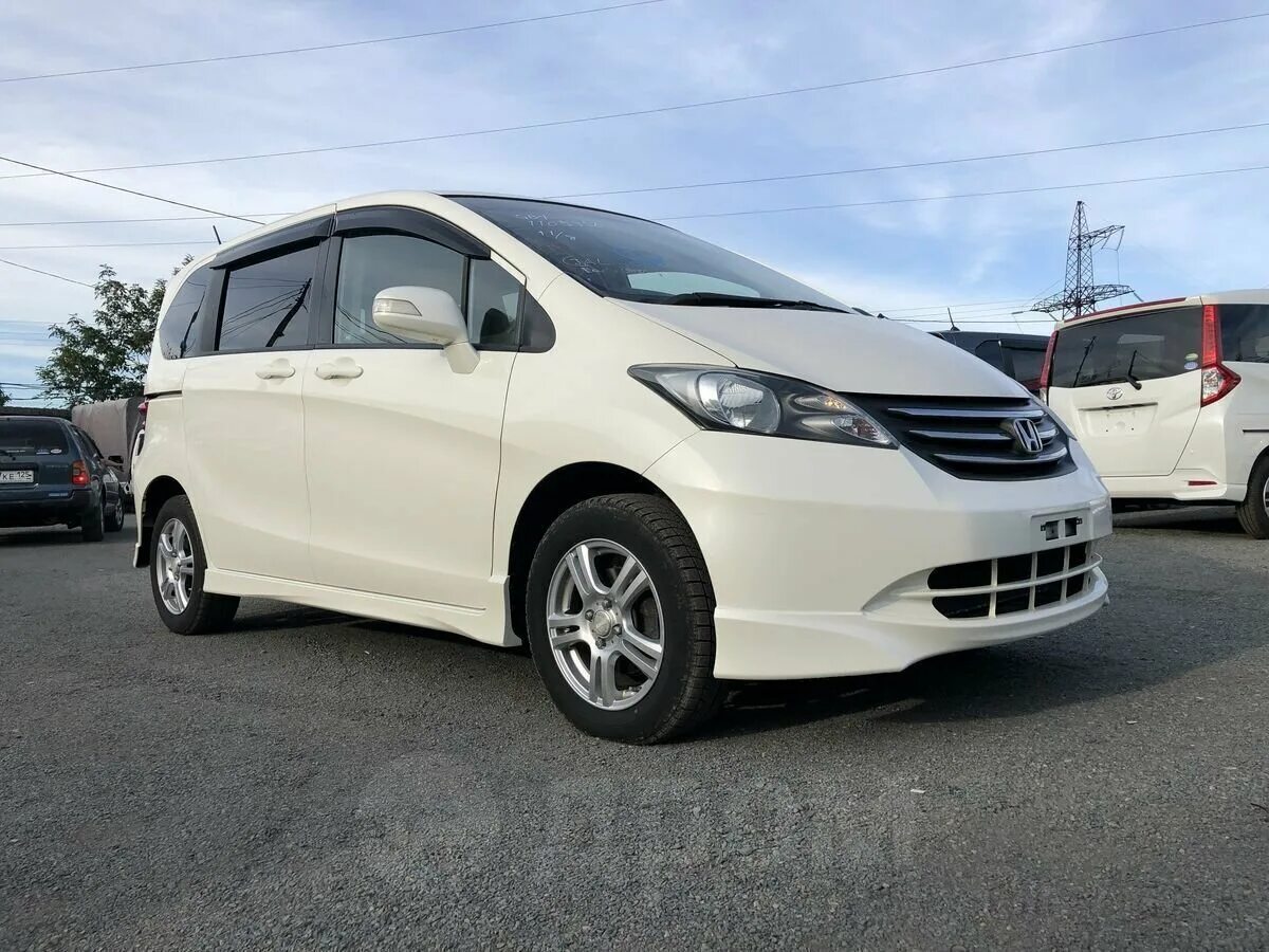 Хонда фрид 2010 купить. Honda freed 2010. Honda freed 2023 белая. Хонда Фрид белая 2012. Honda freed 2010 год спойлер.