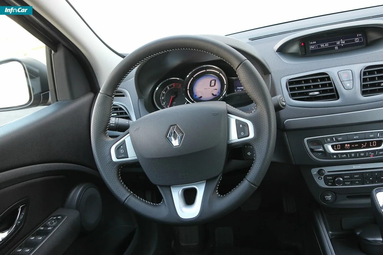 Рено флюенс 1. Рено флюенс 2014 салон. Рено флюенс 2013 1. Renault fluence максимальная комплектация. Рено флюенс 2013 салон.