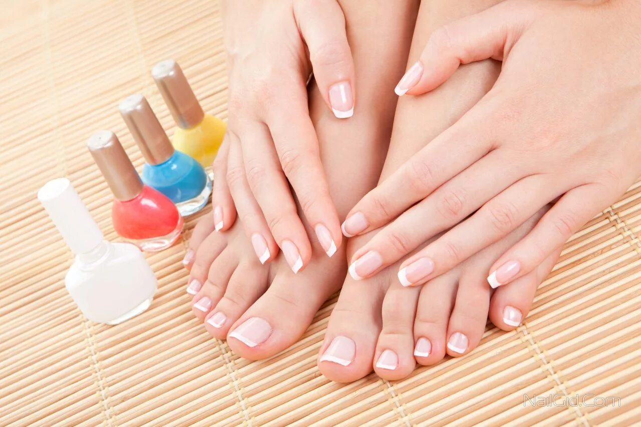 Manicure pedicure. Педикюр. Маникюр и педикюр. Классический маникюр. Красивые Здоровые ногти на ногах.