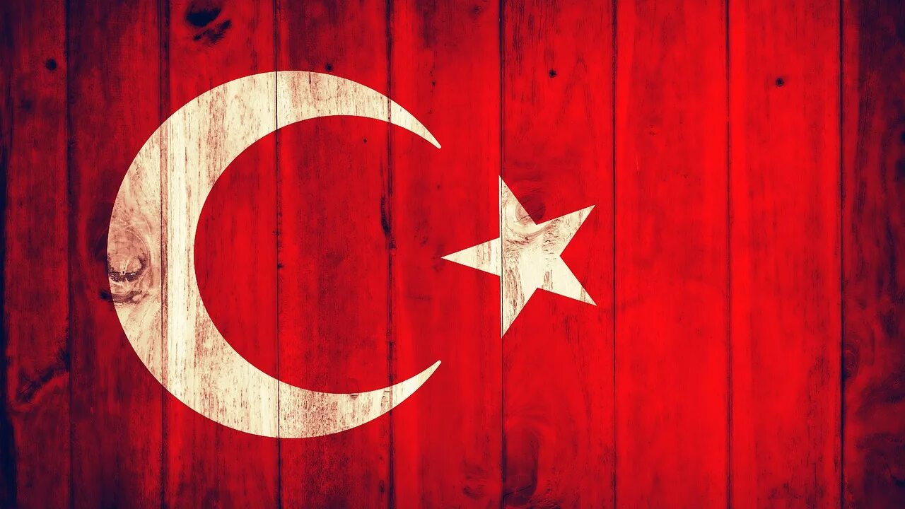 Красно-белые полоски гранж. Стена амбара красная. Красный амбар эстетика. Red white сигареты без фильтра. Текстура покрашенного металла.