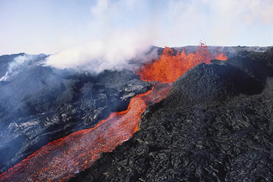 Камчатка ключевская сопка извержение. Гора асо в японии. Volcanic activity. Извержение вулкана лава. Щитовидные вулканы.