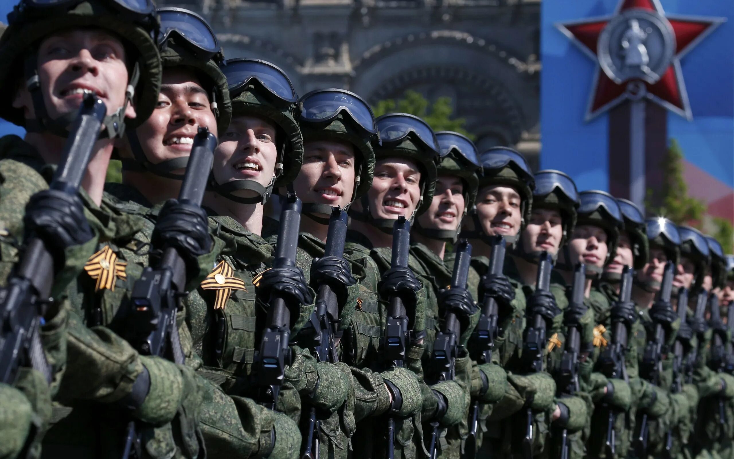 Парад победы солдаты. Военный парад. Солдаты на параде. Вооруженные силы РФ. Военнослужащие на параде.