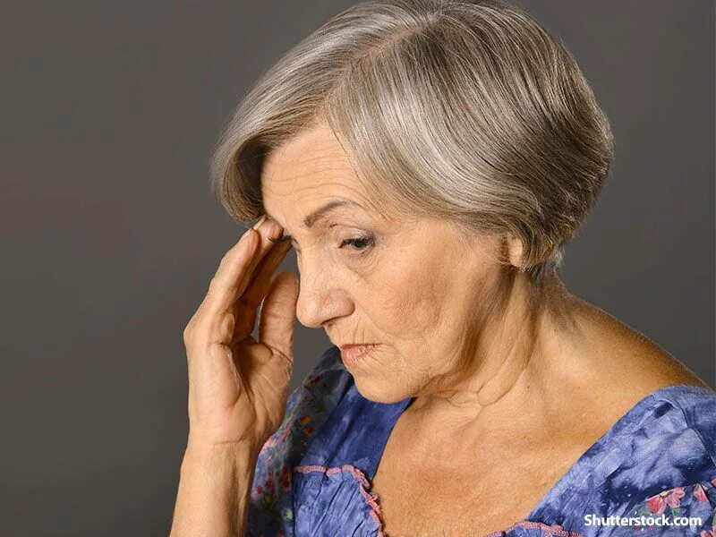 Головокружение после 50 лет. Красивые губы пожилая женщина. лицо пожилой женщины боком. головокружение у пожилых женщин. бабушка с боку лицо.