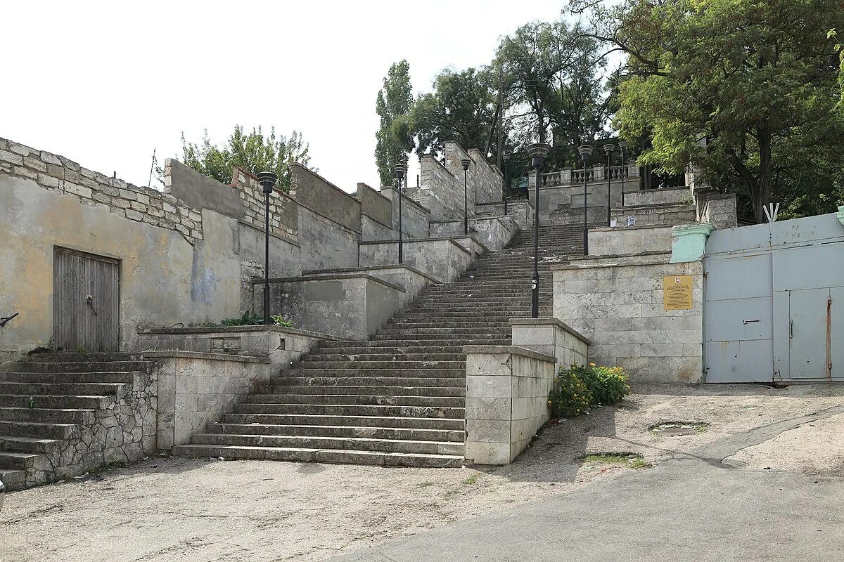 Линия лестницы. Алупка, Крым, зима 2013