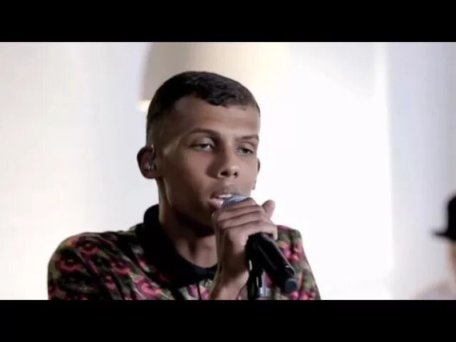 Стромае уте. Stromae. Papa ute Stromae. Клип песни уте папа уте. Стромае multitude фото для рабочего стола.