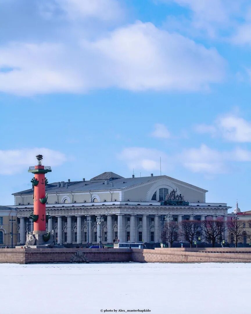 Здание биржи спб. Здание биржи в Санкт-Петербурге. Здание биржи на стрелке Васильевского острова. Биржа на Васильевском острове.