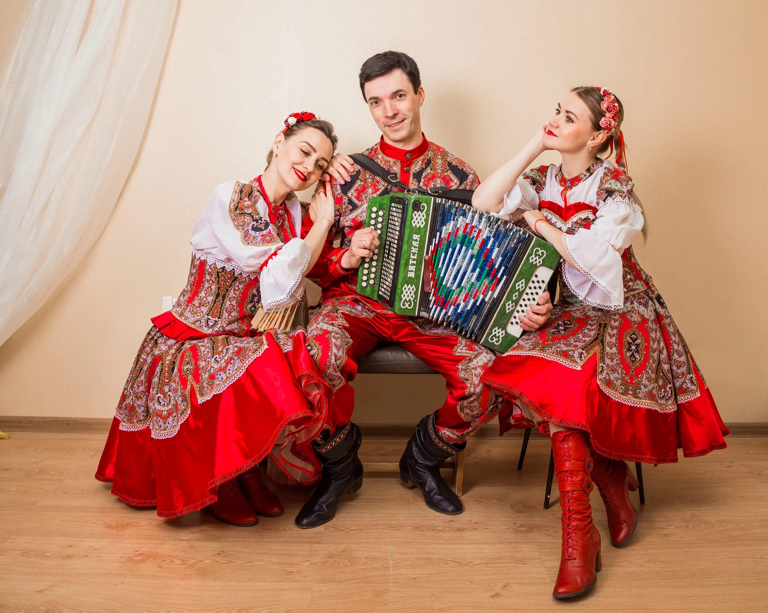 Калина исполняет. Ансамбль калина самара. ансамбль калина самара кондрашин. ансамбль калина солисты.