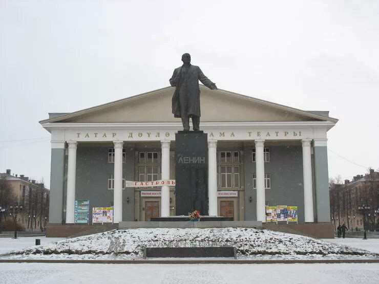Драм театр ленина. Альметьевский татарский драматический театр. площадь ленина альметьевск. альметьевский драмтеатр альметьевск. памятник ленину в альметьевске.