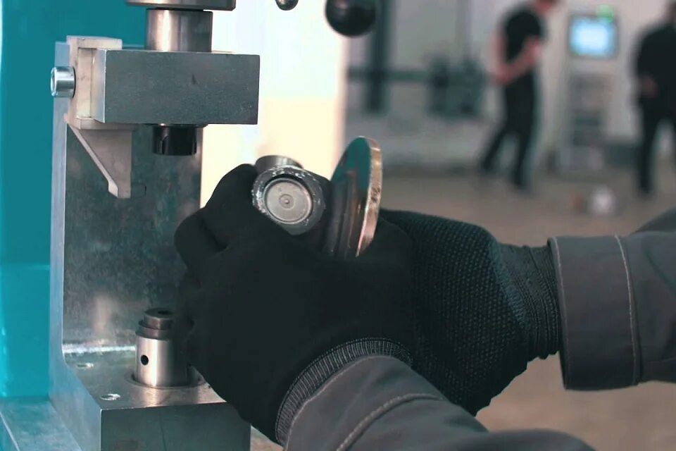 Под кернение. Пресс для кернения крестовин карданных валов. рк-500 пресс для кернения карданных валов. пресс для запрессовки крестовин кардана. кернение крестовины карданного вала.