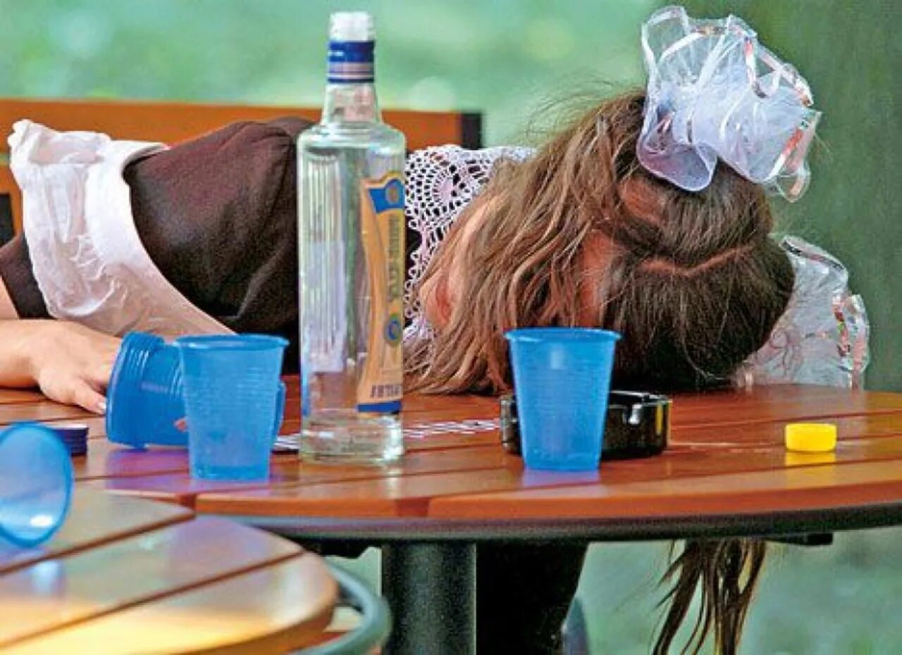 Современные старшеклассники. Школьная и при всякой. Первоклашки бегут в школу. Школьный урок. Школьная и при всякой.