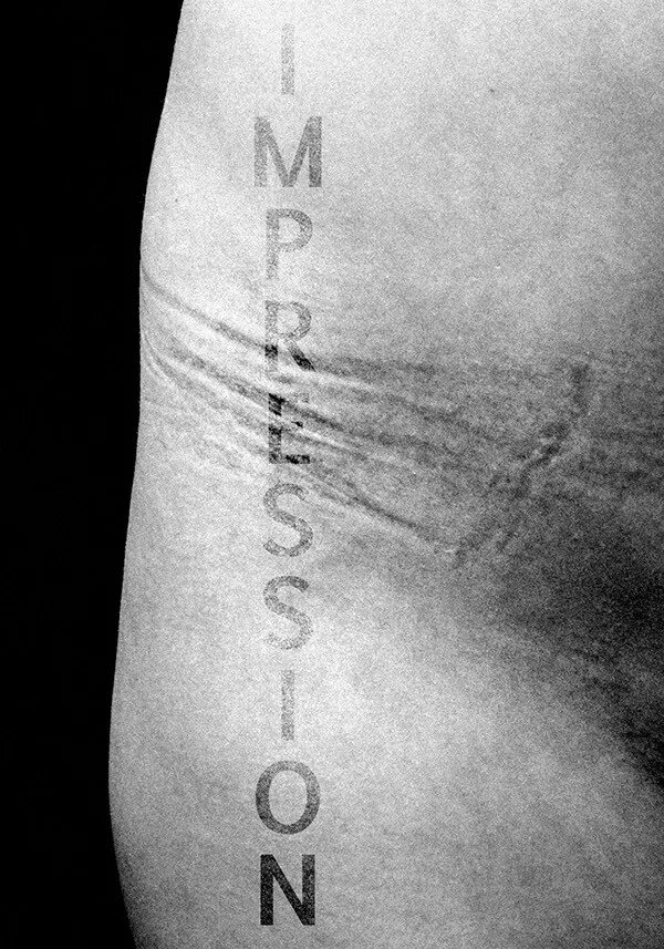 Следы рук с места преступления. Фотограф джастин бартелс отпечаток. Следы от ботинок на песке. Подушка отпечаталась на лице. Отпечаток косметики на подушке.