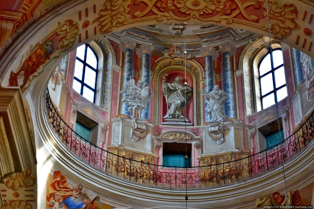 Иезуитский костёл в несвиже. Костел божьего тела. Несвиж фарный костел божьего тела. Костел божьего тела в несвиже. Несвиж костел иезуитов.