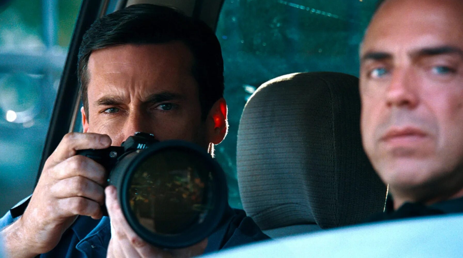 Парень с биноклем. Том что за ними наблюдают. Взгляд на себя со стороны. Орнитолог для детей. Том что за ними наблюдают.