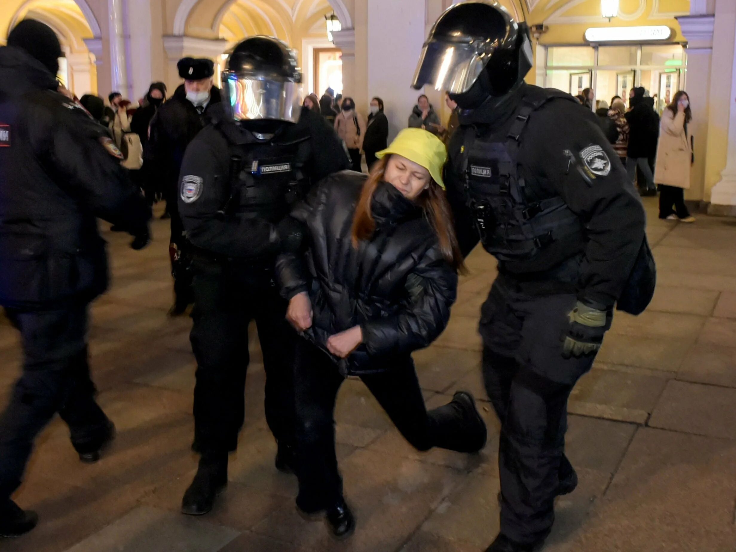 Митинги в москве 24 февраля. Митинг в Питере 2022. Протесты в Москве. Протесты в России. Несанкционированные митинги в России.