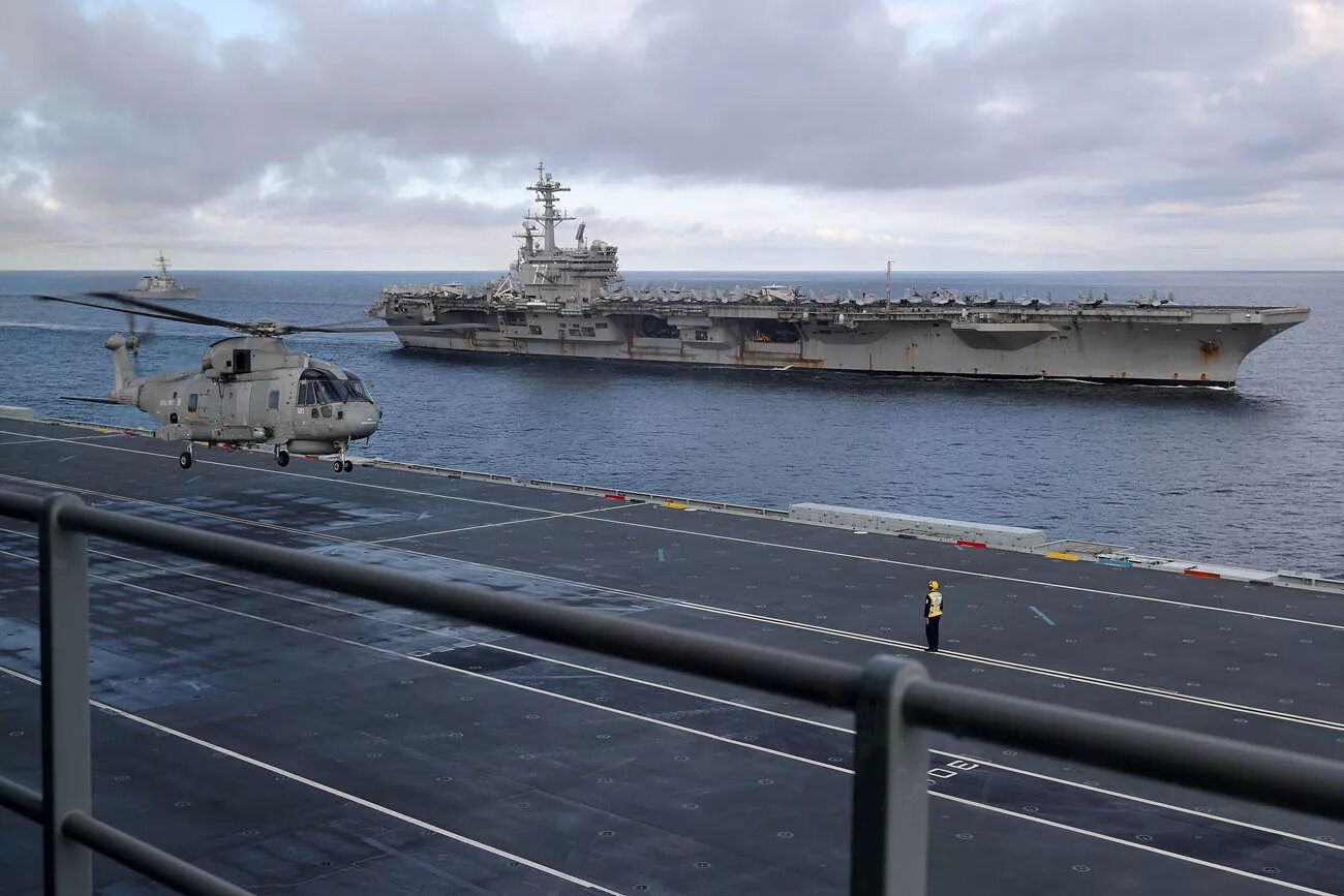 Мокрая палуба. USS George h. w. Bush CVN-77. Авианосец Джордж Буш. USS George h. w. Bush. Авианосная группа Джордж Буш.