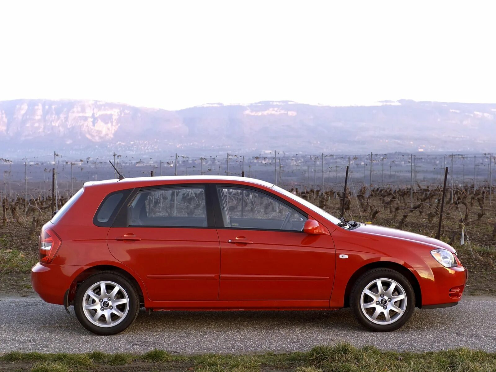 Cerato 1 поколение. Kia Cerato 1 хэтчбек. Kia Cerato 2004 хэтчбек. Kia Cerato 2007 хэтчбек. Киа Церато 1 поколения хэтчбек.