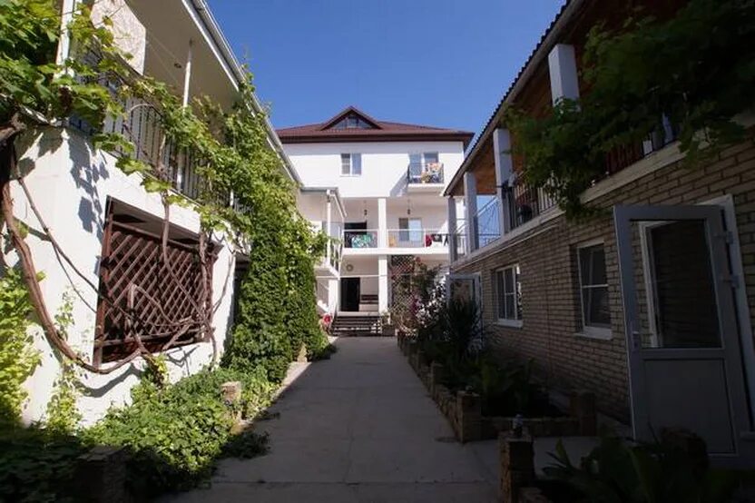 Лермонтова 1б витязево. Уютный дворик джемете. Витязево 2024. Жилье в витязево 2024. Жилье в витязево 2024.