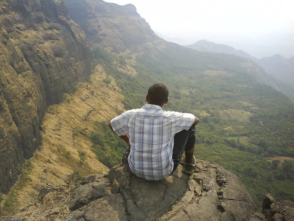 А ты опасный. Я не хулиган. Опасный парень мем. Демотиваторы тормоз. Демотиваторы про дороги.