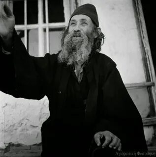 Монахи курят