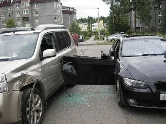 ДТП С открытой дверью автомобиля. Стукнули машину дверкой. ДТП открытая дверь авто. Ущерб автомобиля. Чуть не попал в аварию