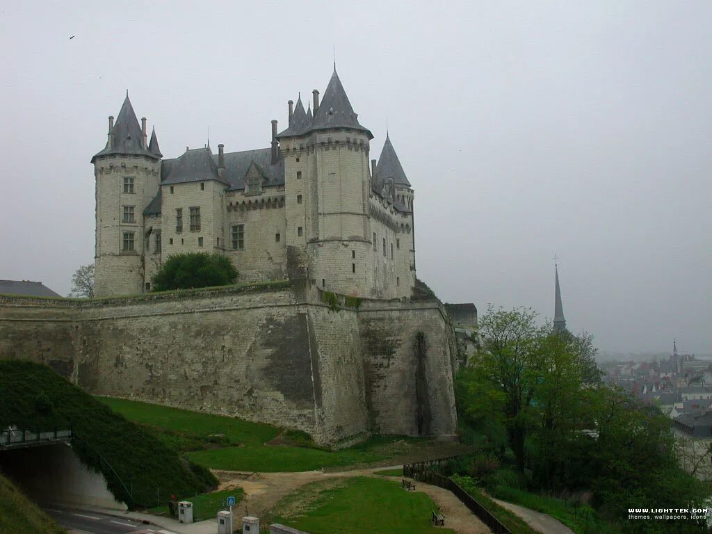 Замок скибо (skibo castle) внутри. Замок шато пьерфон. Шато де пьерфон средневековый боевой замок. Балморал поместье елизаветы. Замок вартбург в айзенахе зал певцов.