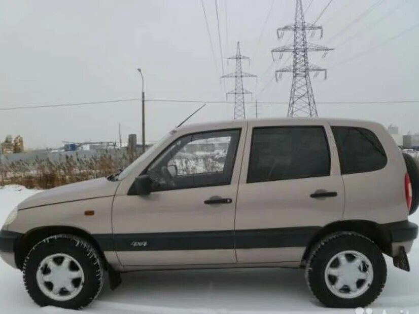 Купить автомобиль с пробегом великие луки. Шевроле Нива 1.8 MT (122 Л.С.). Chevrolet Niva 1.8 MT 122 Л.С 4wd. Шевроле Нива серебристая. Нива Шевроле золотистая.