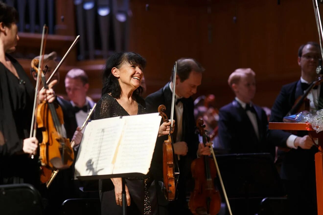 вероника борисовна дударова. дударов дирижер. женщина дирижер вероника дударова. дударов дирижер. скрипачка лиана исакадзе.