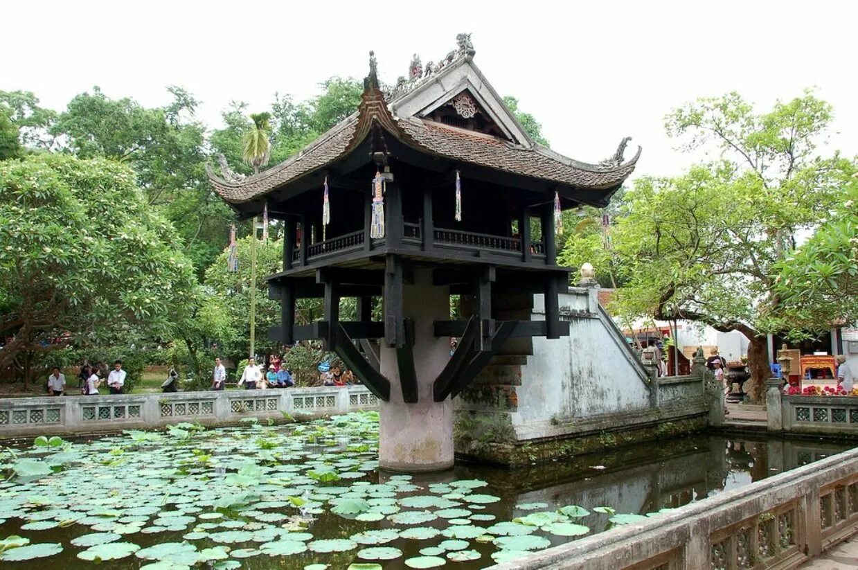 One Pillar Pagoda Hanoi Vietnam. Куан Су Ханое. Храм Чан Куок.